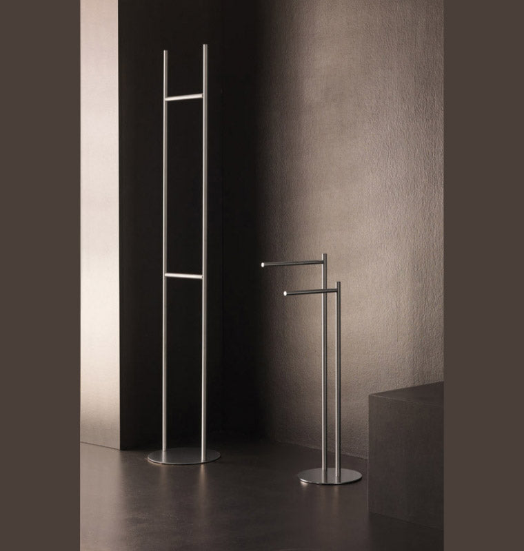 OML - STIFF - PIANTANA P.SALVIETTA CON BASE TONDA DUE BRACCI